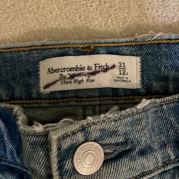 Abercrombie and Fitch the ‘90s straight ultra high rise jeans in size 31 - Picture 4 of 8